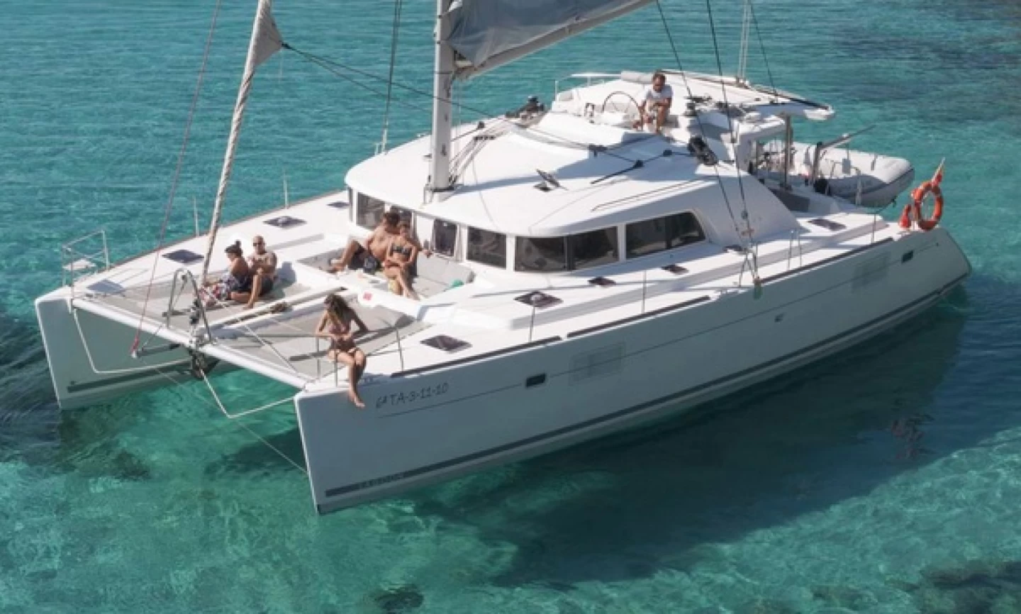 Lagoon 44 Catamaran Charter (2006)